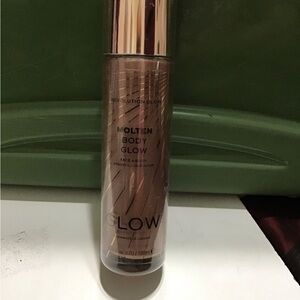 Revolution Molten Body Glow - Face & Body Liquid Illuminator “Rose Gold”